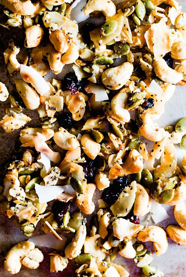 Sweet-Salty-Cashew-Cluster-Snack-Mix-4